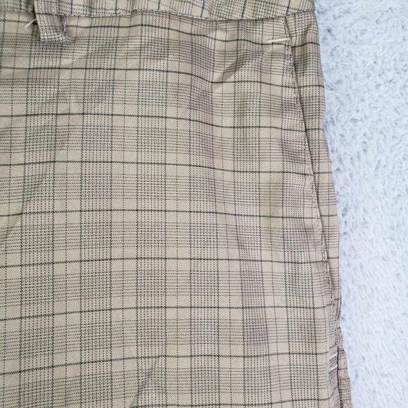 Under Armour UA Golf Shorts Men's Size 34 Tan Plaid Flat Front Performance - Picture 4 of 9